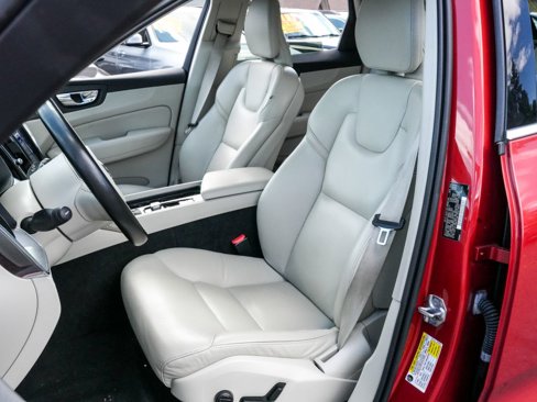 Used 2019 Volvo XC60 T6 Momentum w/ Multimedia Package image 15