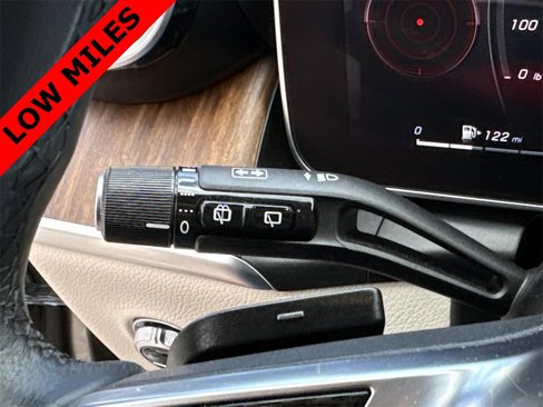 Used 2024 Mercedes-Benz GLC 300 image 32