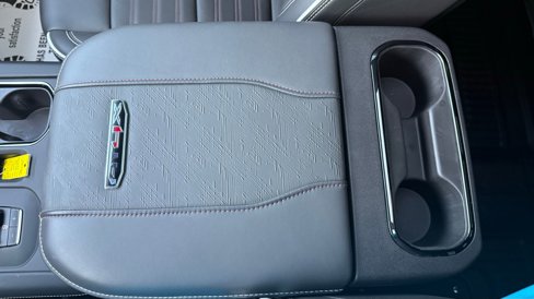 Used 2025 GMC Sierra 2500 AT4X image 64