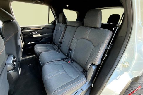 Used 2025 Honda Pilot Sport image 16