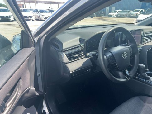 Used 2025 Toyota Camry LE image 33