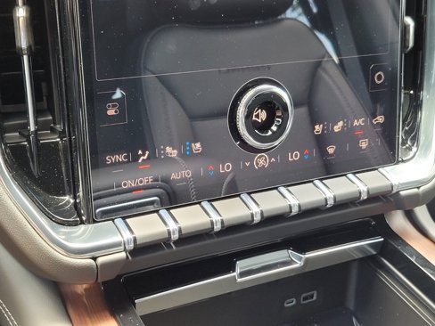 New 2025 GMC Yukon Denali w/ Denali Reserve Package image 10