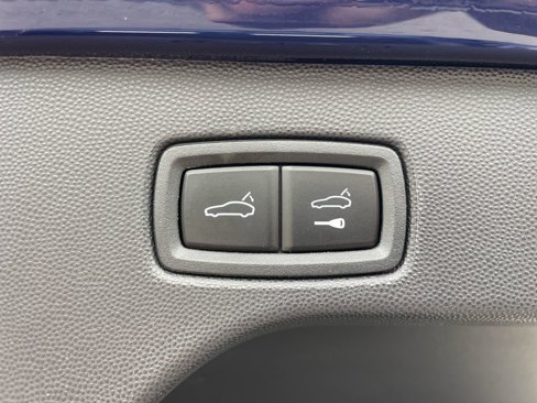 Used 2025 Porsche Macan 4 Electric image 12