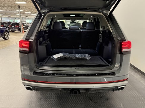 Used 2025 Volkswagen Atlas Peak Edition SE image 23