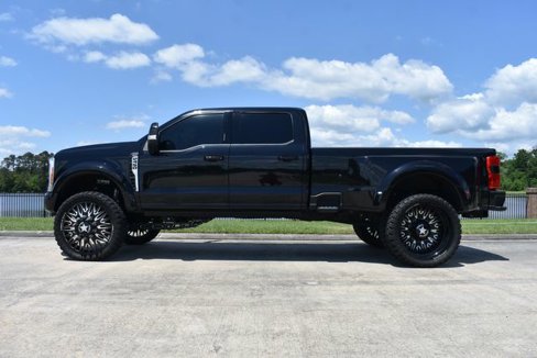 Used 2023 Ford F450 Lariat image 3