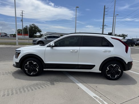 Certified 2024 Kia Niro Wave image 7