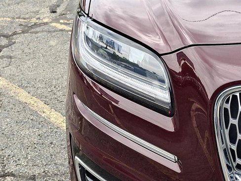 Used 2019 Lincoln Nautilus Reserve image 12