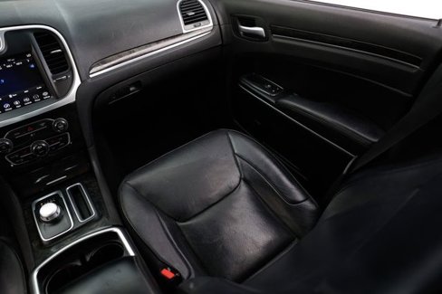 Used 2019 Chrysler 300 Limited image 24