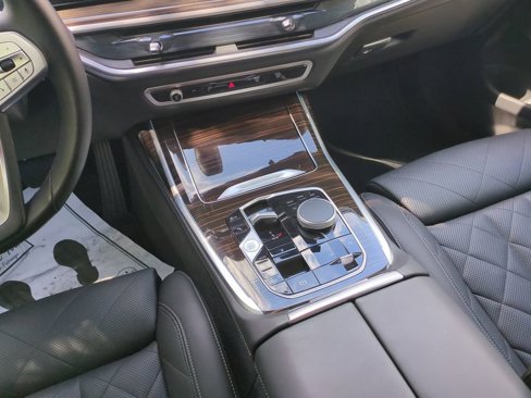 Used 2025 BMW X7 xDrive40i image 18