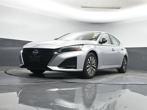 Used 2024 Nissan Altima 2.5 SV image 9