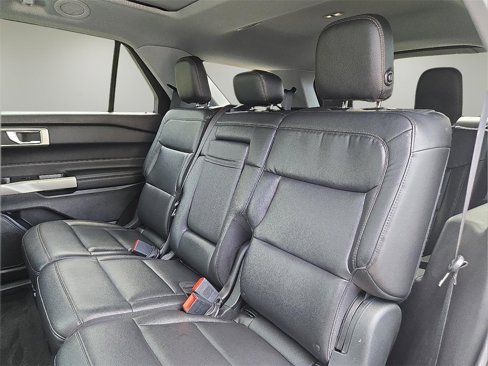 Used 2020 Ford Explorer XLT w/ Equipment Group 202A image 12