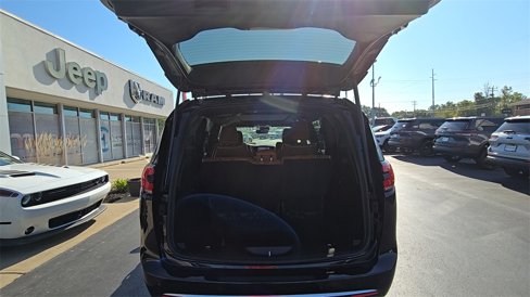 New 2026 Chrysler Pacifica Pinnacle w/ Trailer Tow Group image 16
