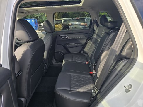 New 2026 Nissan Rogue Platinum image 11
