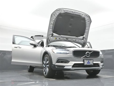 Used 2024 Volvo V90 B6 Cross Country Ultimate image 55