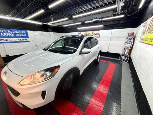 Used 2020 Ford Escape SE image 2