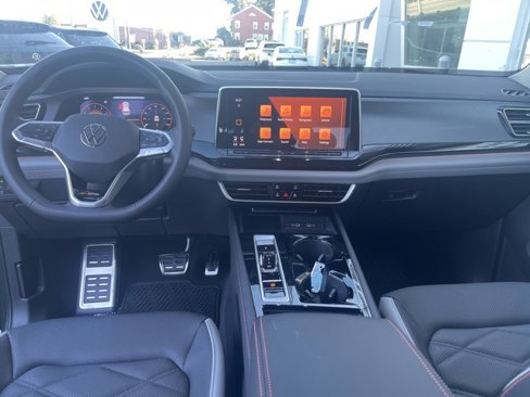 New 2025 Volkswagen Atlas Peak Edition SE image 16