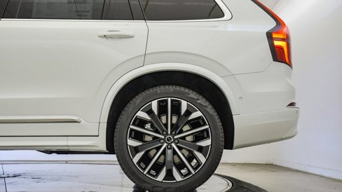 New 2025 Volvo XC90 T8 Plus w/ Protection Package Premier image 11