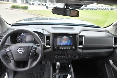 Used 2024 Nissan Frontier SV image 10