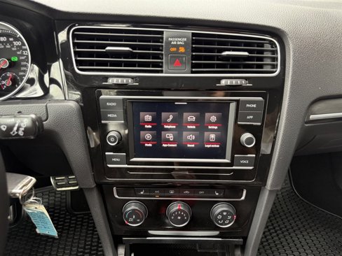 Used 2020 Volkswagen GTI S image 19