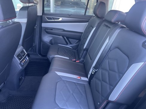 New 2025 Volkswagen Atlas Peak Edition SE image 14