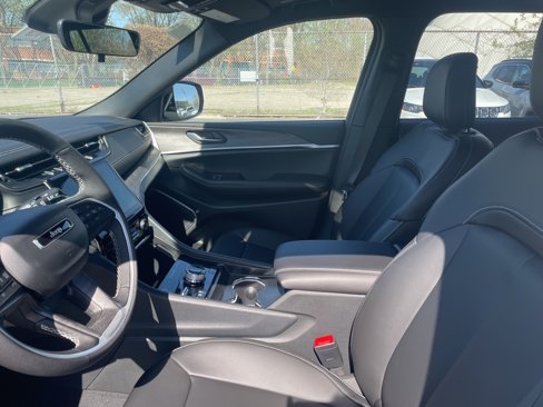 New 2025 Jeep Grand Cherokee Limited 4xe image 13