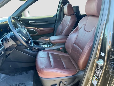 Used 2023 Kia Telluride EX w/ EX Captain's Chair Package image 22