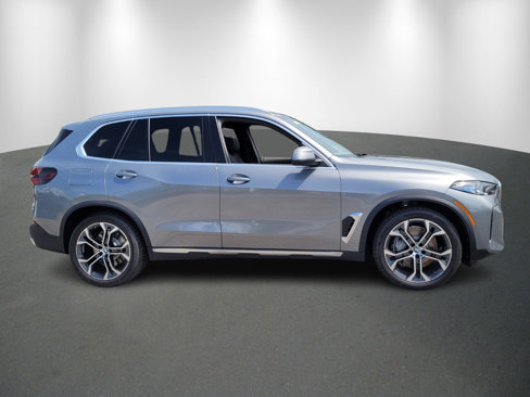 New 2026 BMW X5 xDrive50e image 8