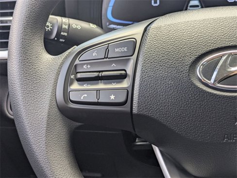 Used 2025 Hyundai Venue SE image 16