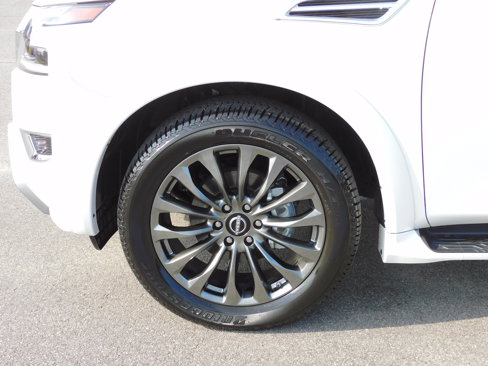 Used 2024 Nissan Armada Platinum image 11