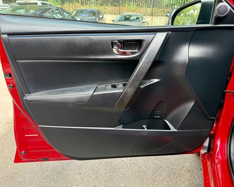 Used 2018 Toyota Corolla SE image 9