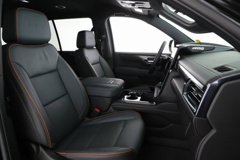 Used 2025 GMC Yukon AT4 image 35