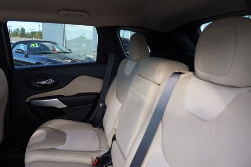 Used 2017 Jeep Cherokee Sport image 15