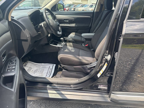 Used 2017 Mitsubishi Outlander ES image 19