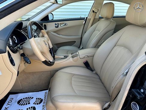 Used 2010 Mercedes-Benz CLS 550 w/ Premium I Pkg image 10