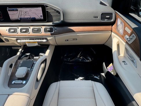 New 2026 Mercedes-Benz GLS 580 4MATIC image 17