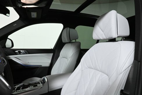 New 2026 BMW X5 M60i w/ Climate Comfort Package image 16