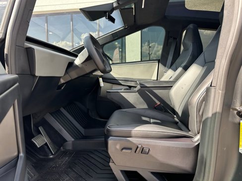 Used 2024 Tesla Cybertruck AWD Crew Cab image 23