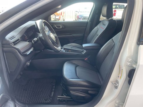 Used 2025 Jeep Compass Trailhawk image 25