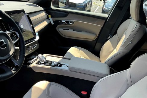 New 2026 Volvo XC90 B6 Plus image 10