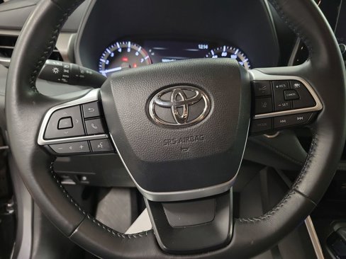 Used 2024 Toyota Highlander LE image 18