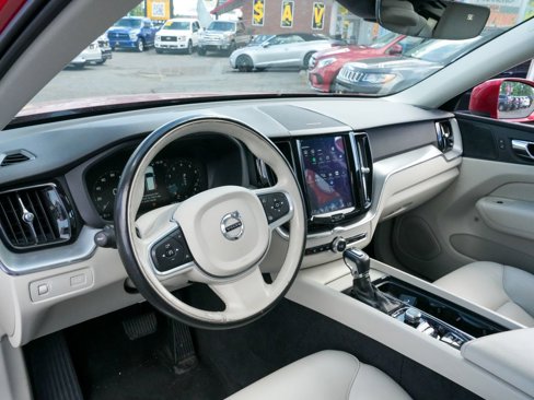 Used 2019 Volvo XC60 T6 Momentum w/ Multimedia Package image 14
