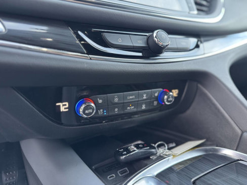 Used 2024 Buick Enclave Premium image 29