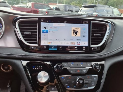 New 2026 Chrysler Pacifica Select image 15
