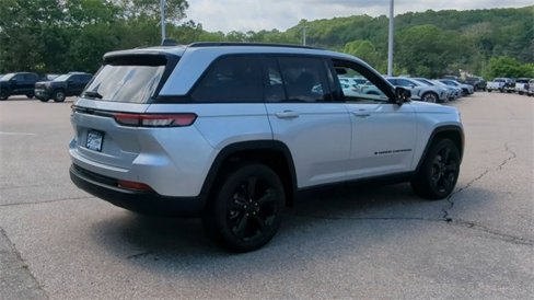 Used 2023 Jeep Grand Cherokee Altitude image 8