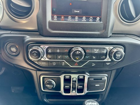 Used 2018 Jeep Wrangler Unlimited Sport S image 32