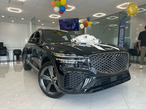 Used 2023 Genesis GV70 2.5T w/ Sport Prestige Package image 3