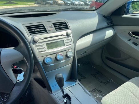 Used 2010 Toyota Camry LE image 29