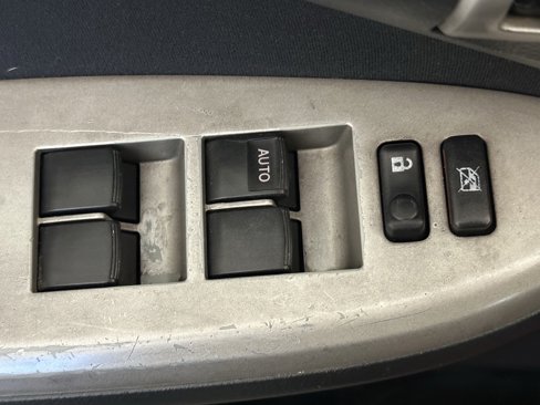 Used 2013 Toyota Corolla LE image 30