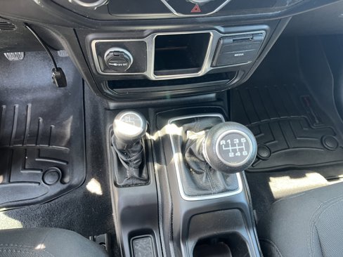 Used 2019 Jeep Wrangler Unlimited Sport image 17