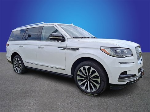 Used 2024 Lincoln Navigator Reserve image 3
